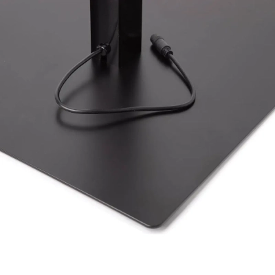 Wyprowadzenie przewodu zasilającego przy podstawie stojaka LED Slide-In A3. Wyprowadzenie przewodu zasilającego przy podstawie stojaka LED Slide-In A3.