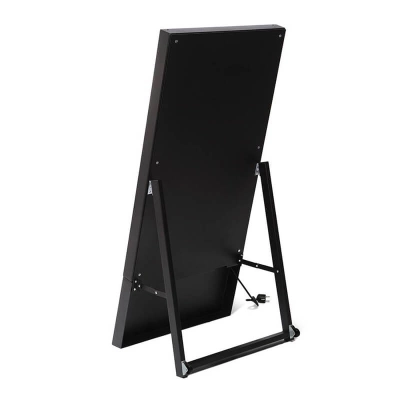 Czarny potykacz z monitorem