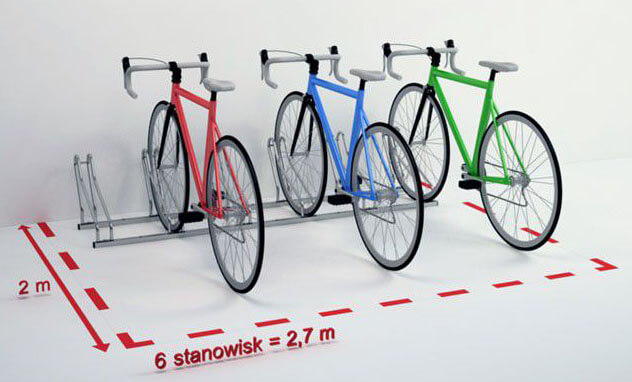 Sześć stanowisk stojaka Multibike 6 ustawionych pod kątem 45 stopni - wymagane miejsce 2,7 × 2 m